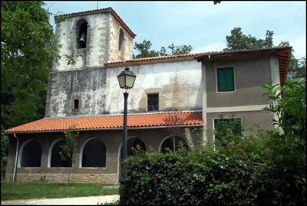 Iglesia parroquial de Covides.
